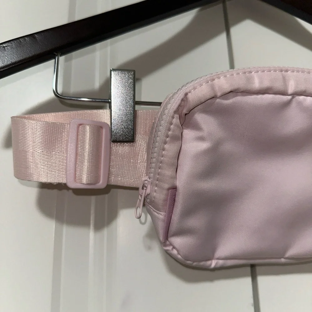 Yogalicious Soft Adjustable Lightweight Belt Bag OS